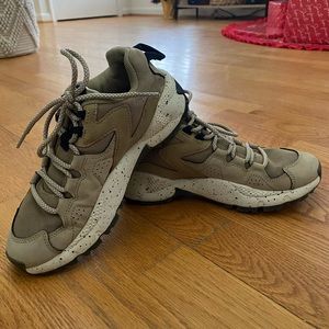 North face hiking/walking shoes